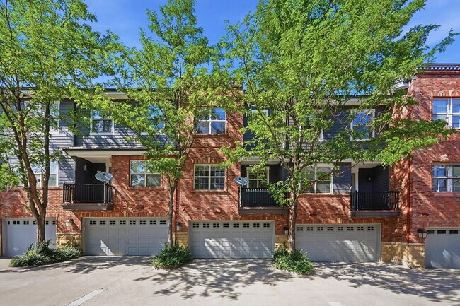 Building Photo - $2,895.95 with $300 Off the first month's rent, 2 Beds - 2.5 Bath, Townhome in Lone Tree with Bal...