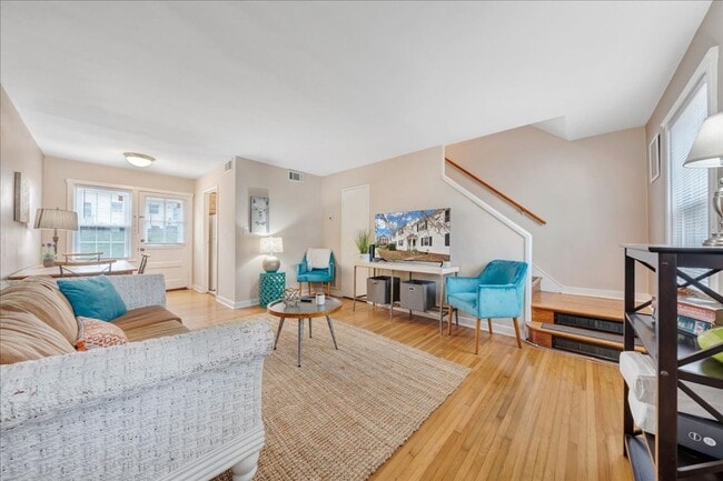 Interior Photo - 2BD/1BA - Walking Distance to Downtown and W&L!