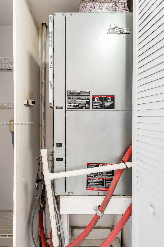 Building Photo - 2025 NE 164th St