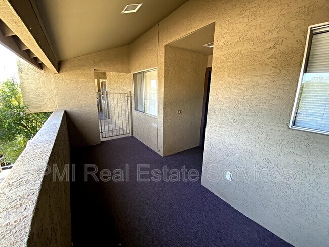 Building Photo - 4050 E Cactus Rd