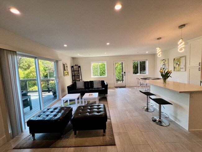 Building Photo - 4640 Montgomery Dr