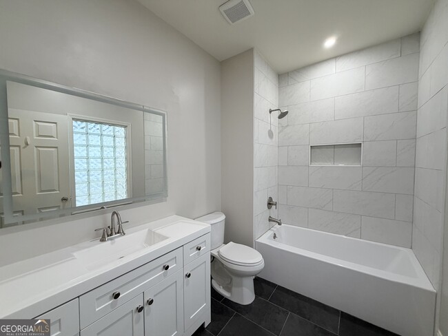 Building Photo - 356 Georgia Ave SE