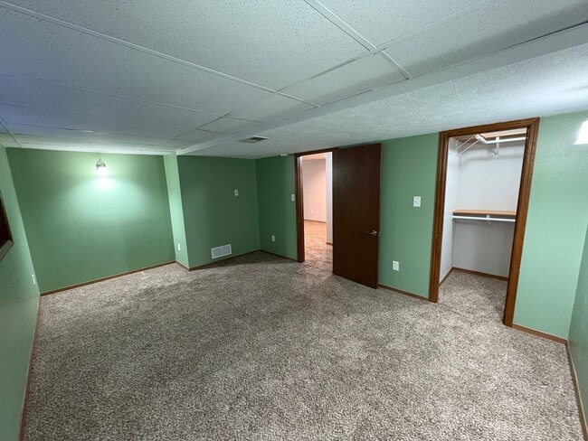 Building Photo - 320 Fanelle Ave