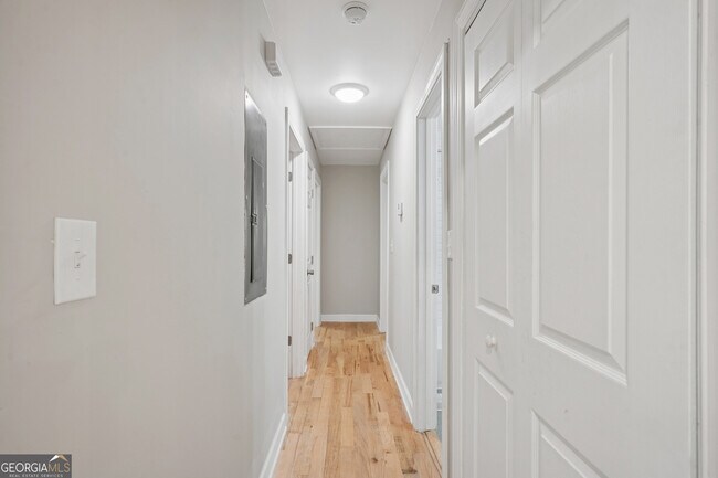 Building Photo - 1335 E Washington Ave