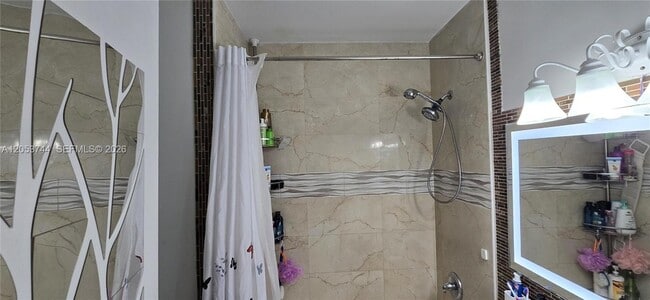 Building Photo - 1345 W 41st St