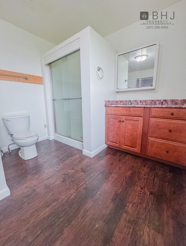 Building Photo - Pet Friendly 2 bed/ 2 bath single family h...