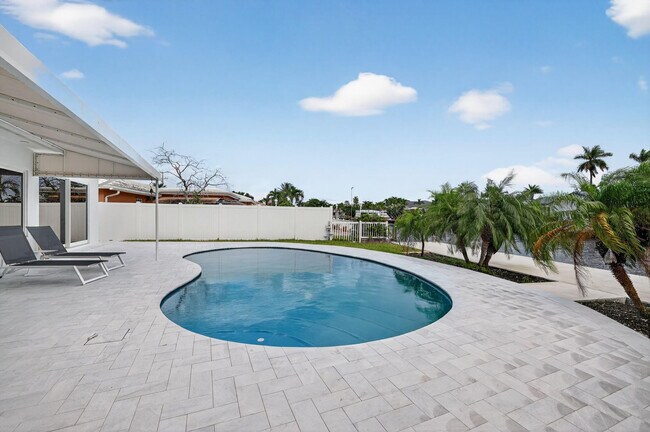 Building Photo - 2720 NE 59th St