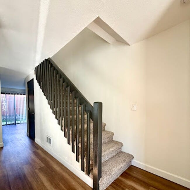 Building Photo - 4463-4463 SW Garden Home Rd