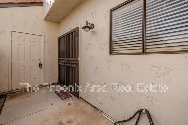 Building Photo - 2985 N Oregon St