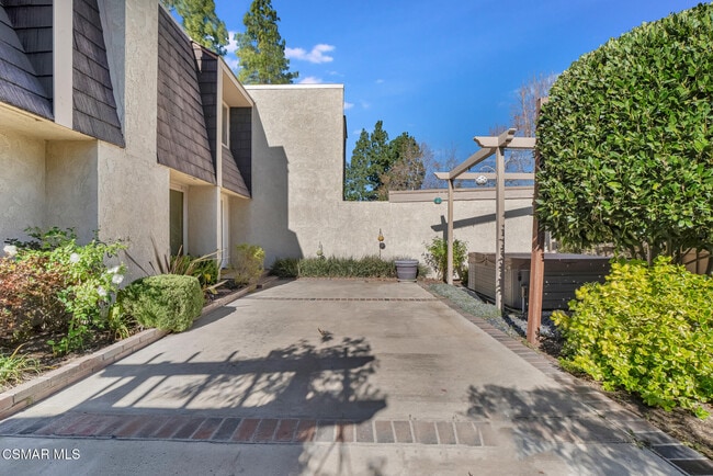 Building Photo - 2995 Dogwood Cir