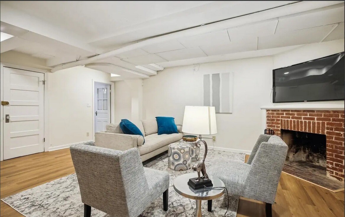 Building Photo - 1770 Hobart St NW