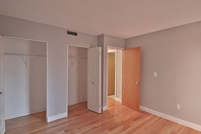 Building Photo - 1850 Beacon St