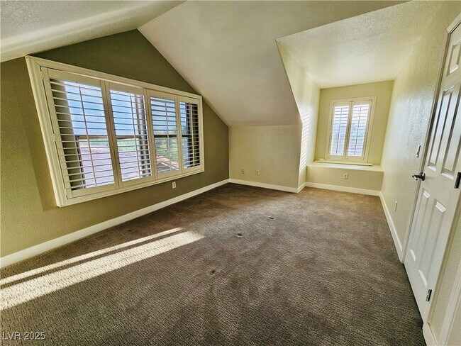 Building Photo - 777 Valley Rise Dr