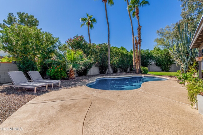 Building Photo - 9245 E Laurel Ln