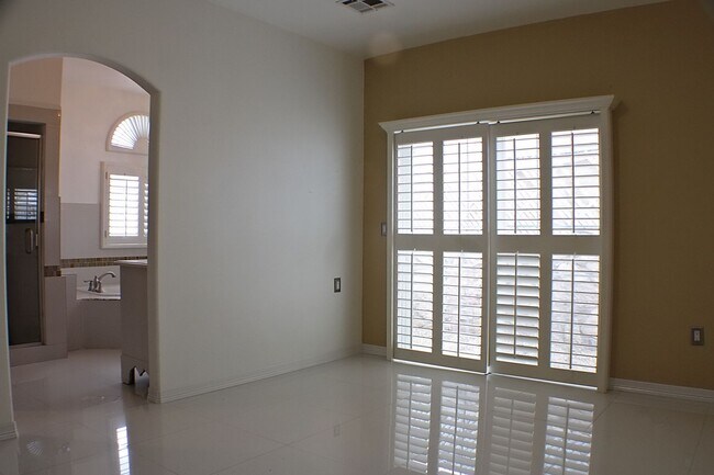 Building Photo - 6244 Kings Bridge Dr