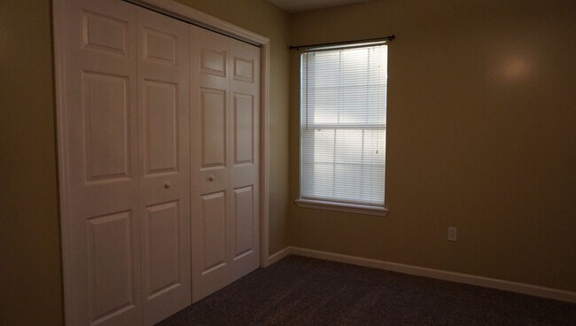 Building Photo - Beautiful home off Knights Academy