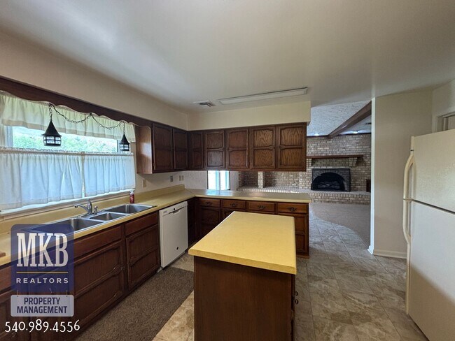 Building Photo - 5056 Catawba Valley Dr