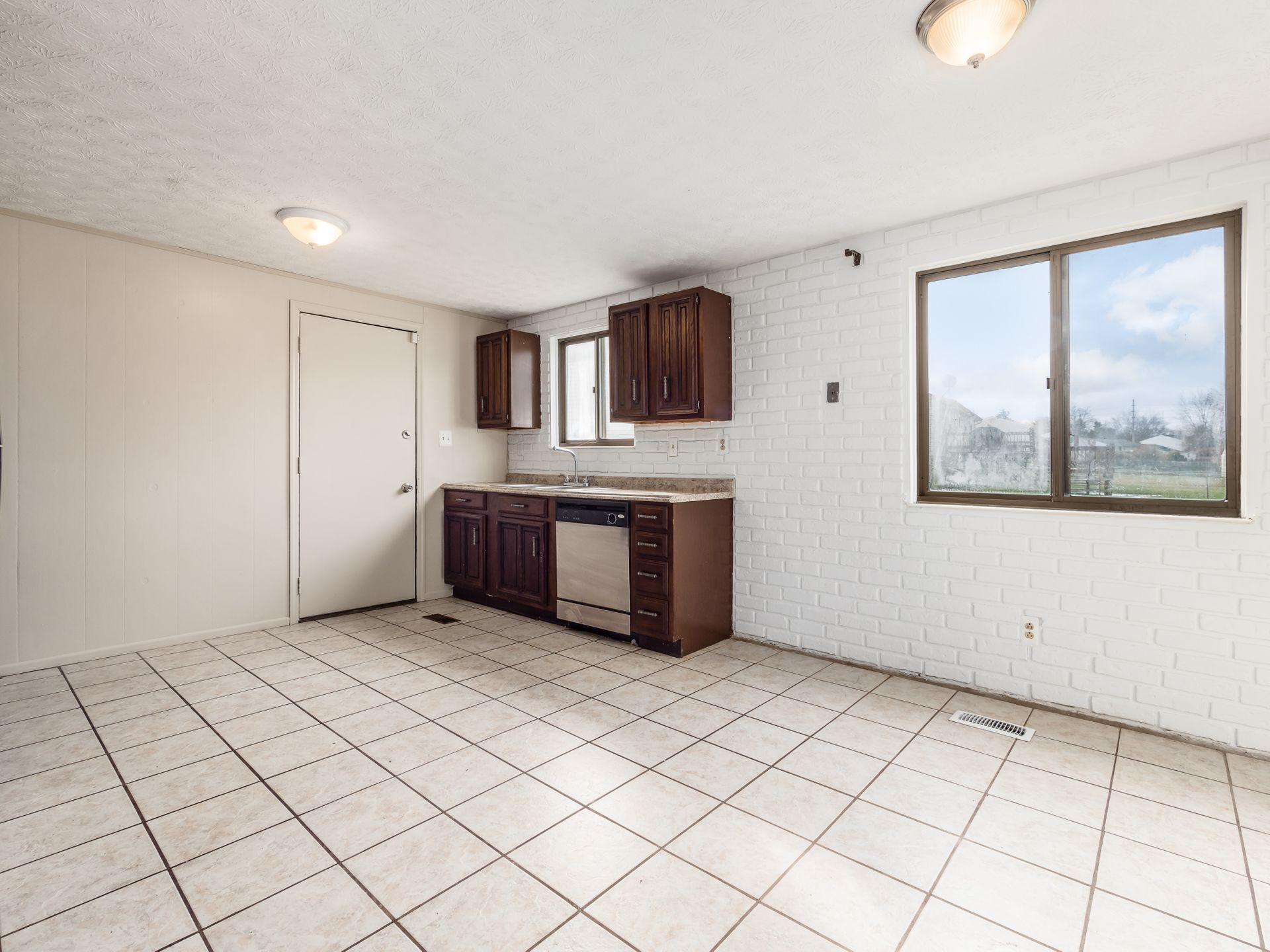 Kitchen - 2411 Red Rock Blvd