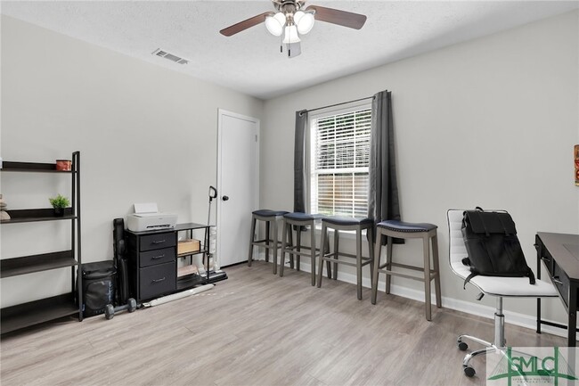 Building Photo - 20 Quail Forest Dr