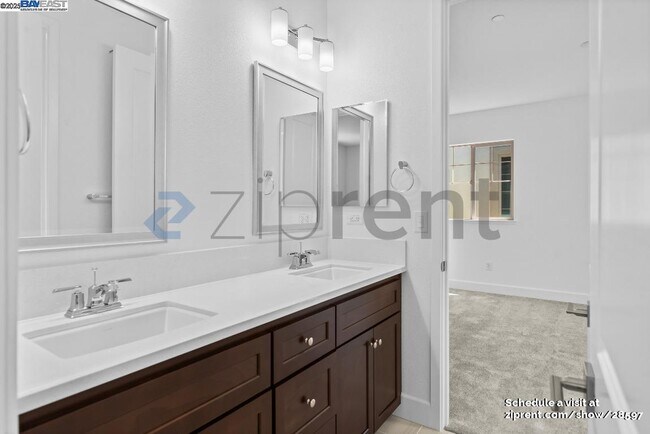 Building Photo - 552 N Andalusia Way