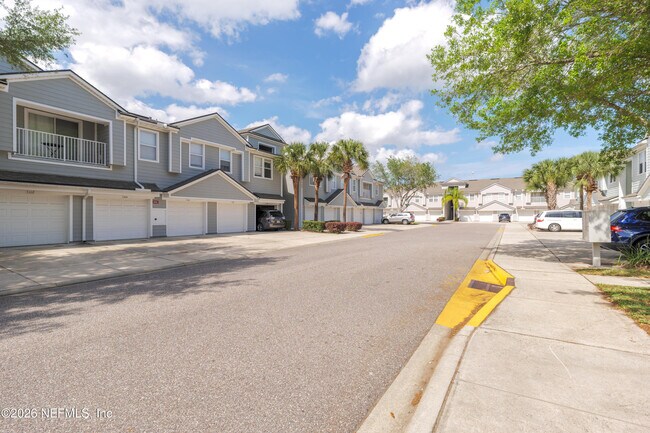 Building Photo - 7060 Deer Lodge Cir