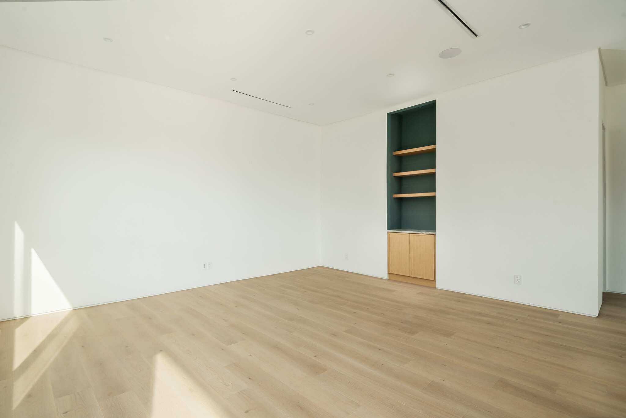 Building Photo - 1931 Sunset Plaza Dr