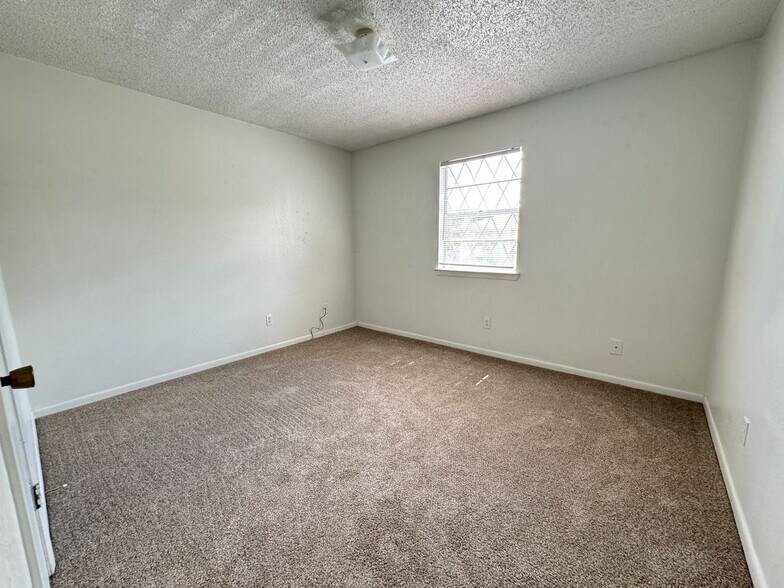 Building Photo - 917 N 7th St