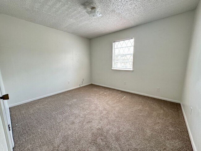 Building Photo - 917 N 7th St