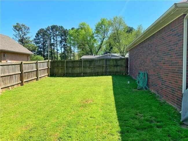 Building Photo - 312 Ridgedale Dr
