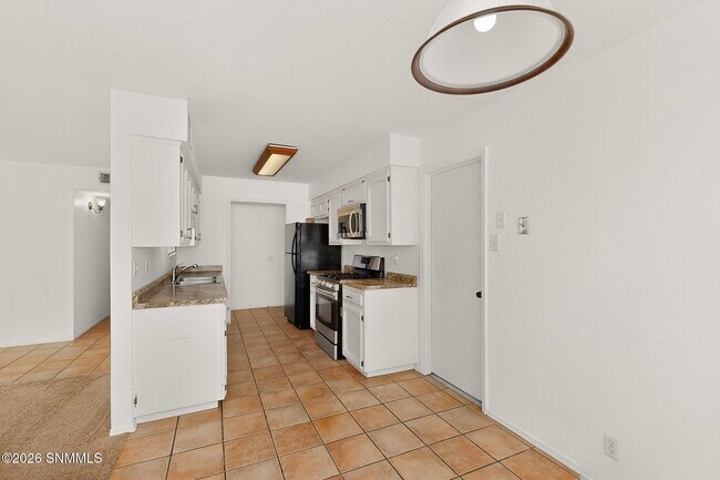 Building Photo - 8120 Ruidoso Rd NE