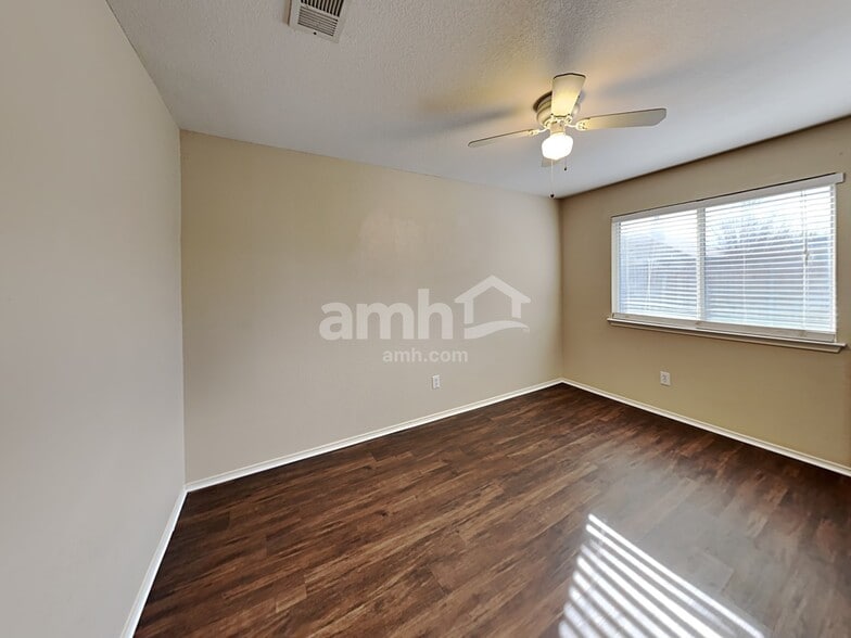 Building Photo - 1617 Kelly Ln