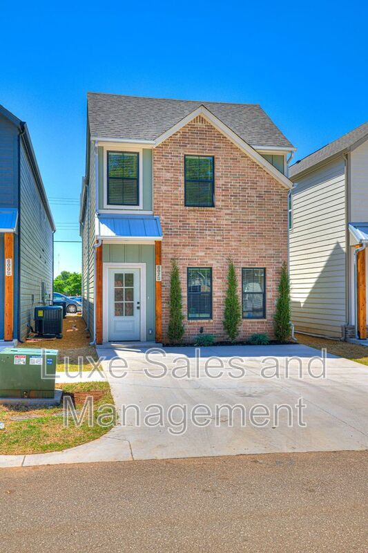 Building Photo - 612 W 2nd St