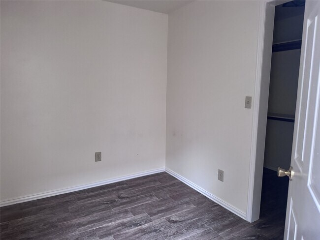 Building Photo - 16477 Piper Ln