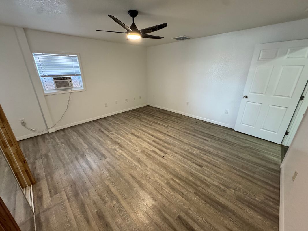 Building Photo - 306 N Iona Ave