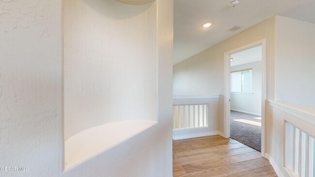 Building Photo - 500 La Entrada Cir