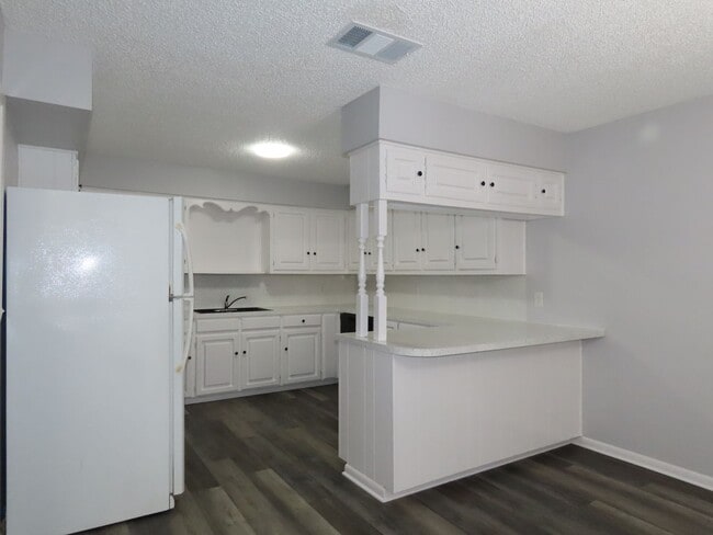 Building Photo - Whitehouse ISD - 3 Bedroom, 2 Bath Duplex, Lawn Care Provided!