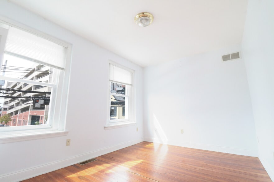Building Photo - 31 S Darlington St