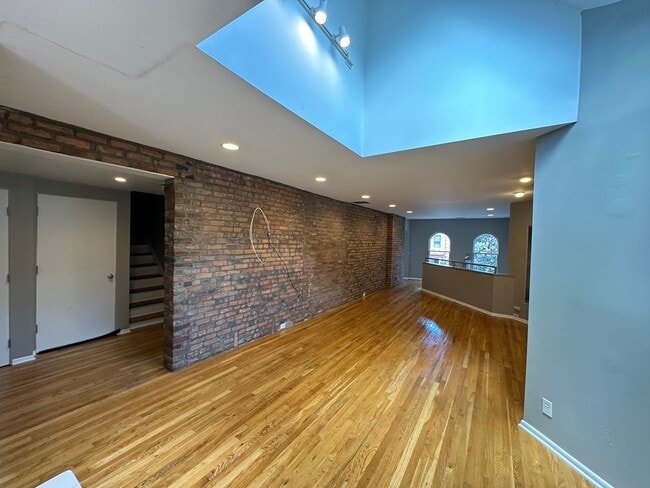 Building Photo - Collins Ave 241-243 MLR