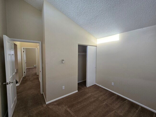 Building Photo - 432 Grandview Dr