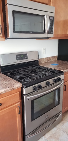 Building Photo - 517 Park Ave