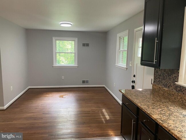 Building Photo - 10616 Moores Ln