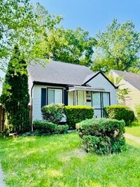 Building Photo - 21501 Pembroke Ave