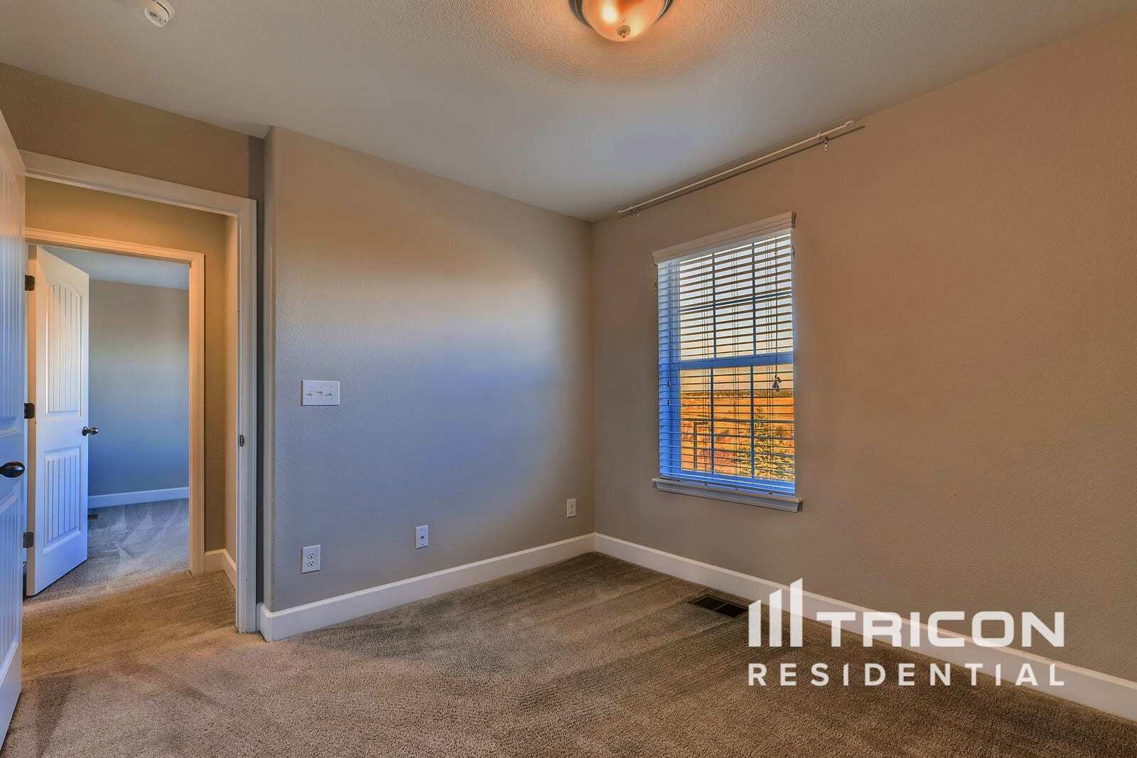 Building Photo - 7773 Oasis Dr