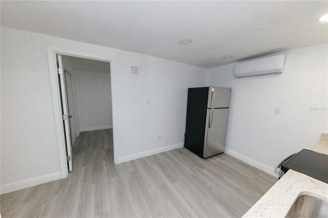 Building Photo - 1741 Fairfield St