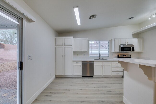 Building Photo - 437 Palegold St