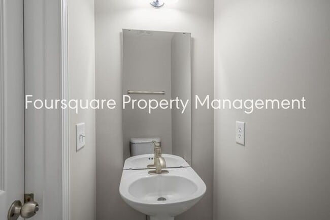 Building Photo - 4-Bed Single Family Home with Open Layout,...