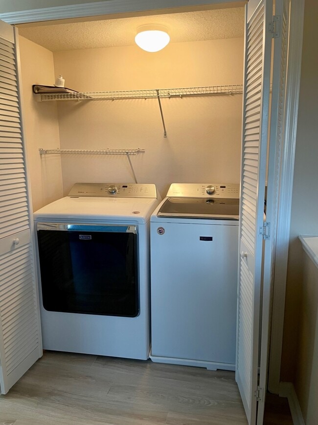 Building Photo - 300 Volterra Plz