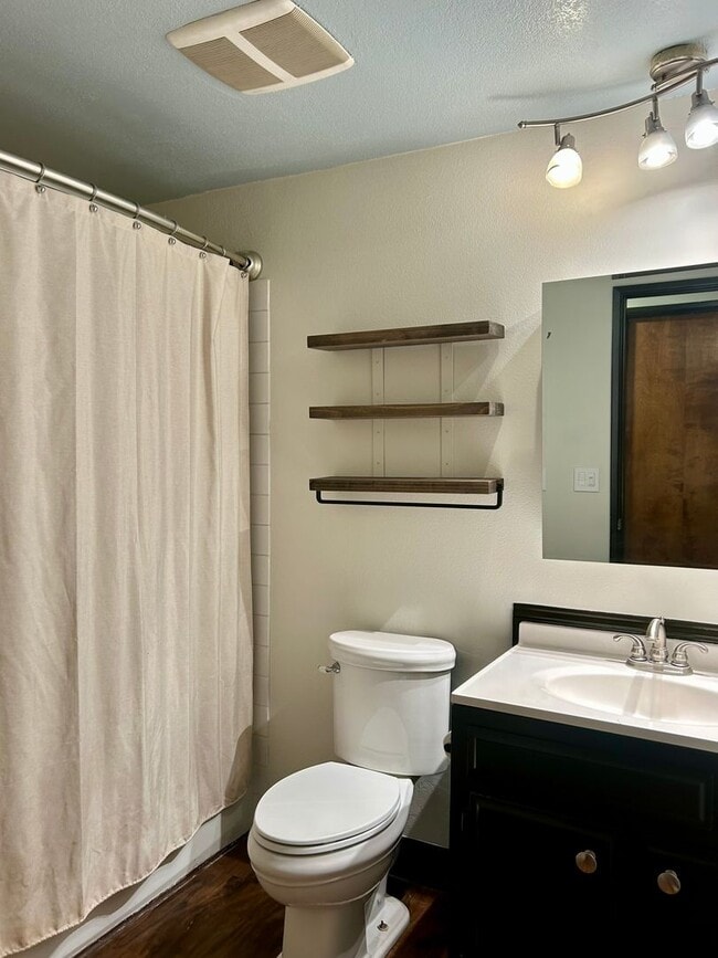 Building Photo - Charming Single Level Home - Keizer