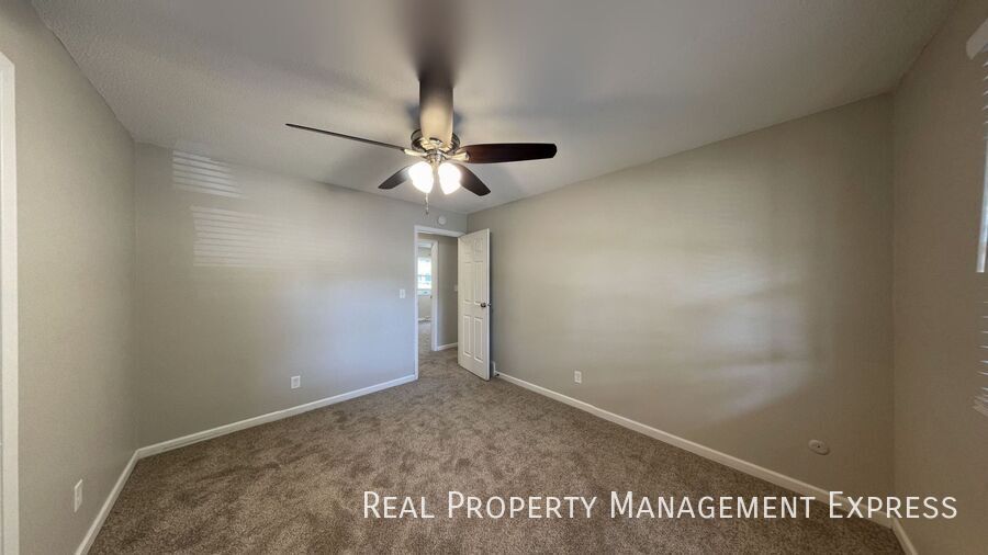 Building Photo - Newly Renovated 5 Bed Home w/ 2-Stall Garage
