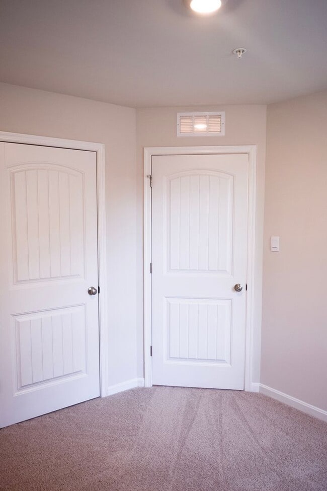 Building Photo - Brand NEW Townhome for Rent!